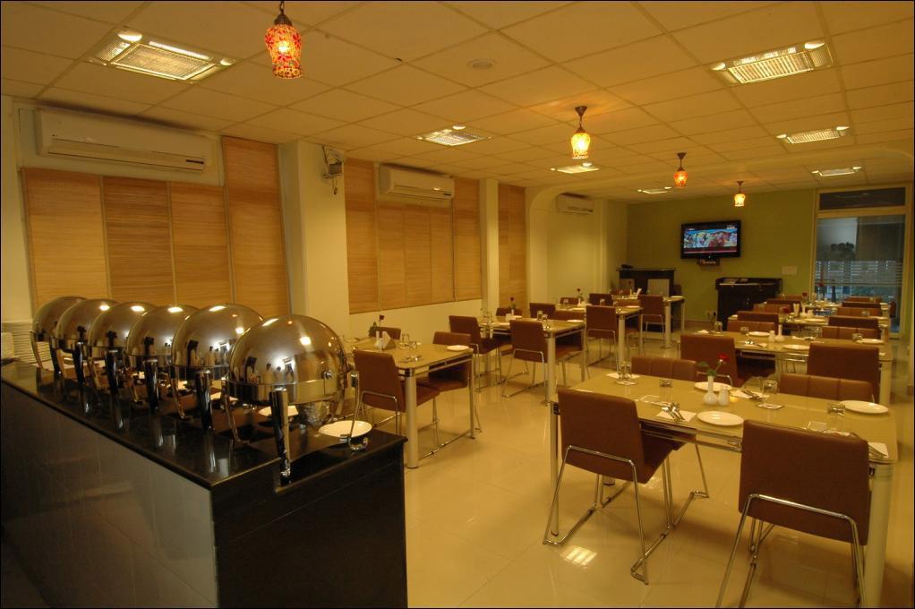 Clarks Inn Nehru Place Yeni Delhi Dış mekan fotoğraf