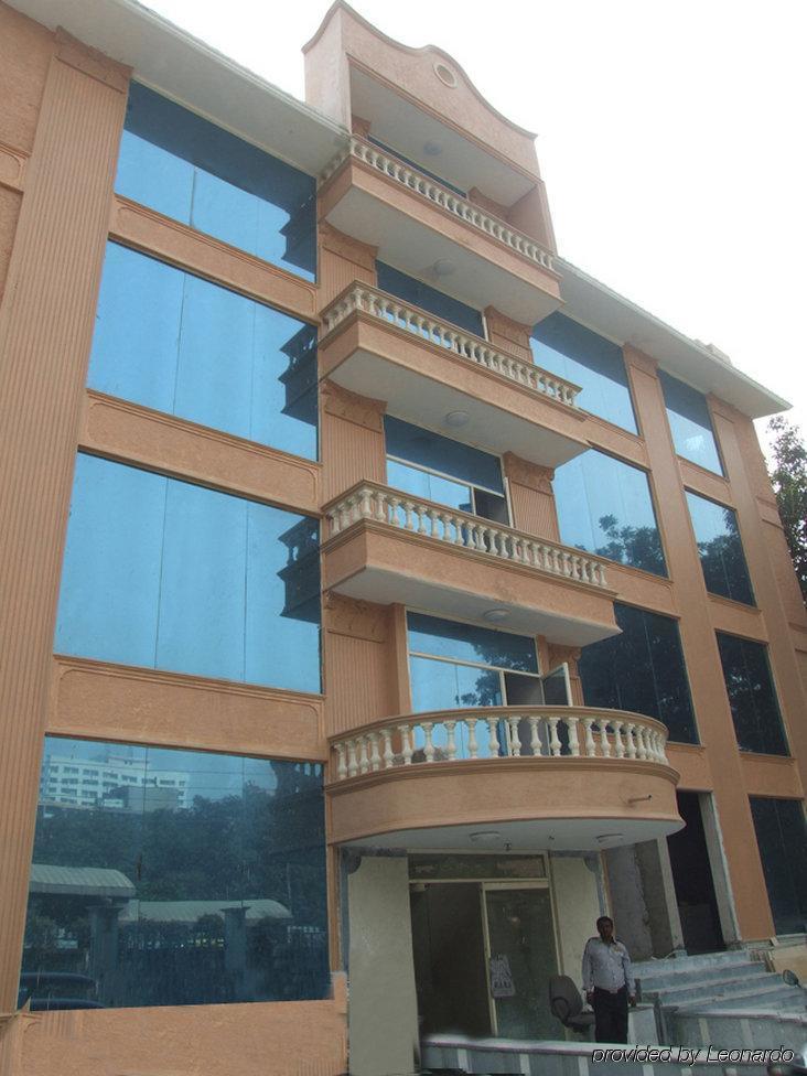 Clarks Inn Nehru Place Yeni Delhi Dış mekan fotoğraf